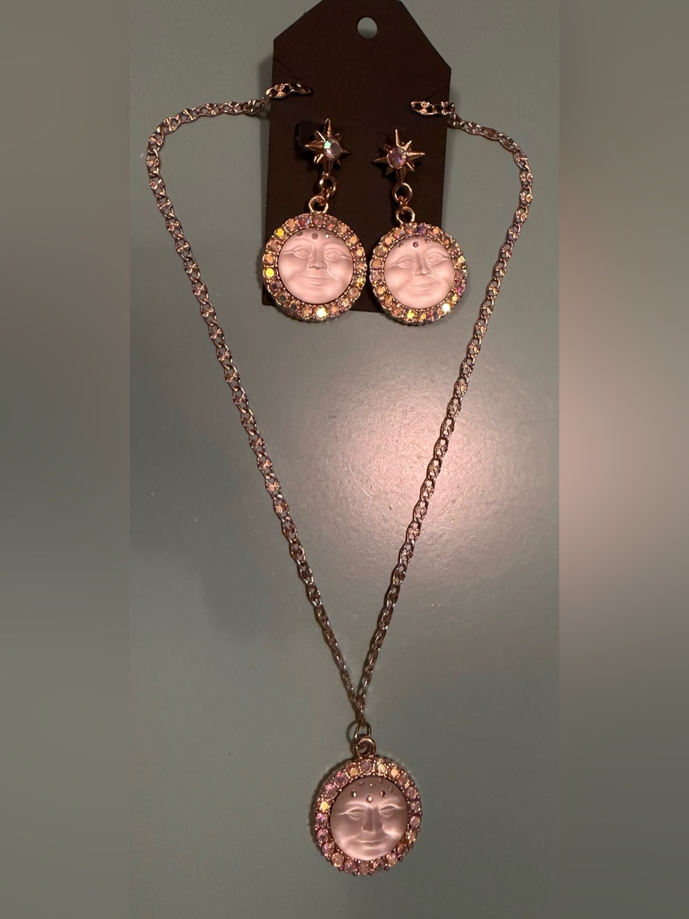 Gold-Tone White Moon-Face & Aurora Pendant Necklace and Earrings Set